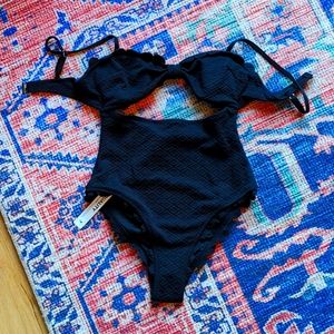 *NWT* Cupshe Black Scalloped One Piece